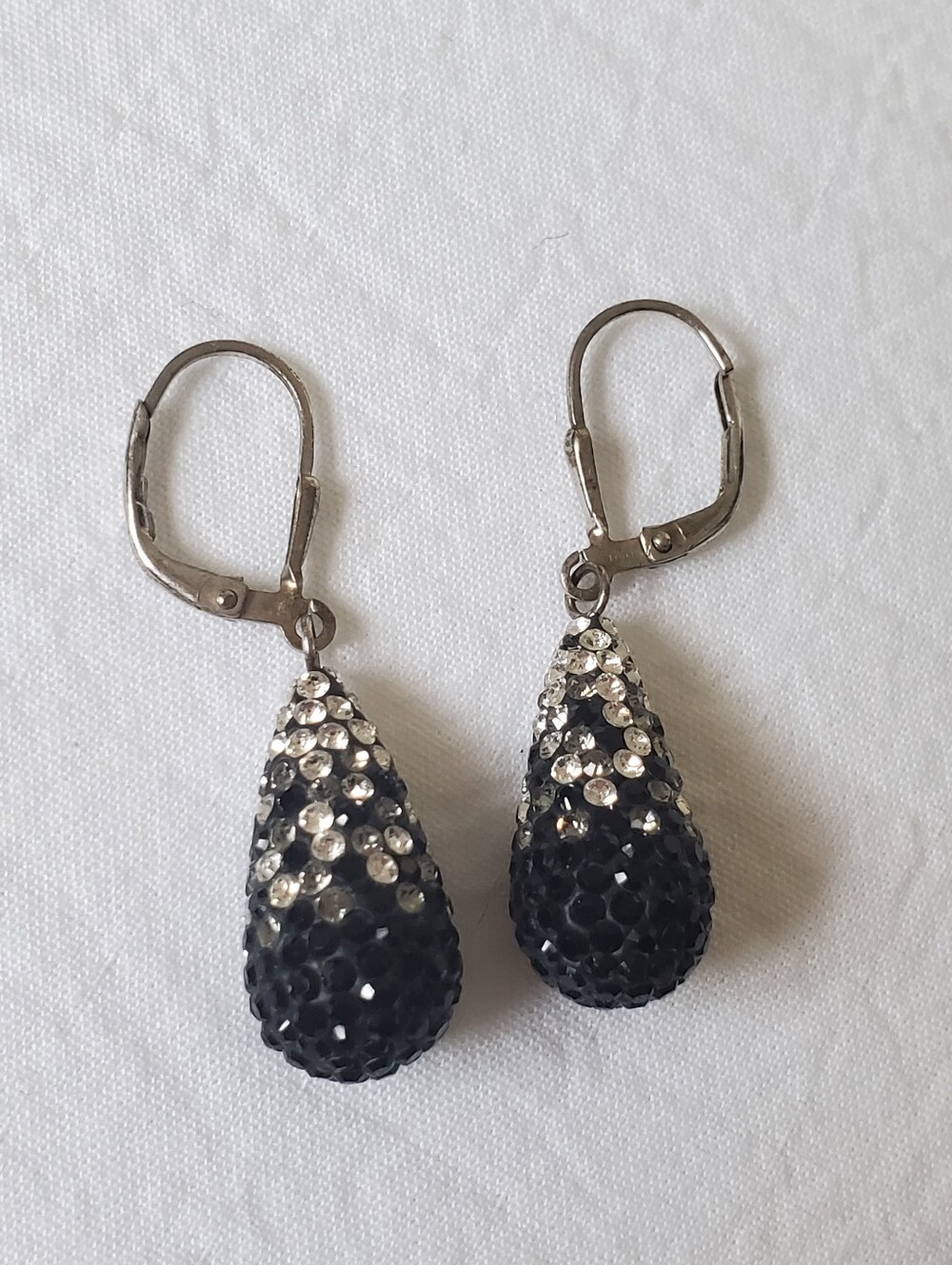 Sterling Silver Earring With Black and Silver Teardrop Crystal Drops